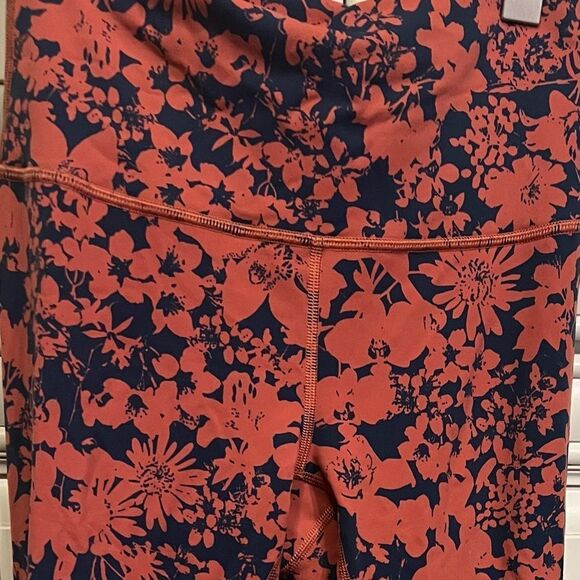 Lululemon All You Do Crop *19"
Efflorescent Dark Canyon Onyx Blue Sz 6 - Picture 3 of 10